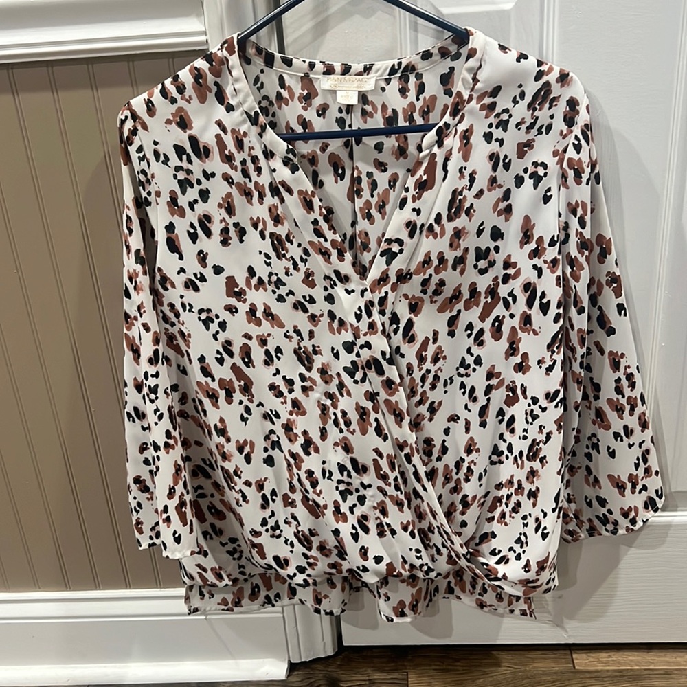 Finn & Grace Animal Print 100% polyester blouse